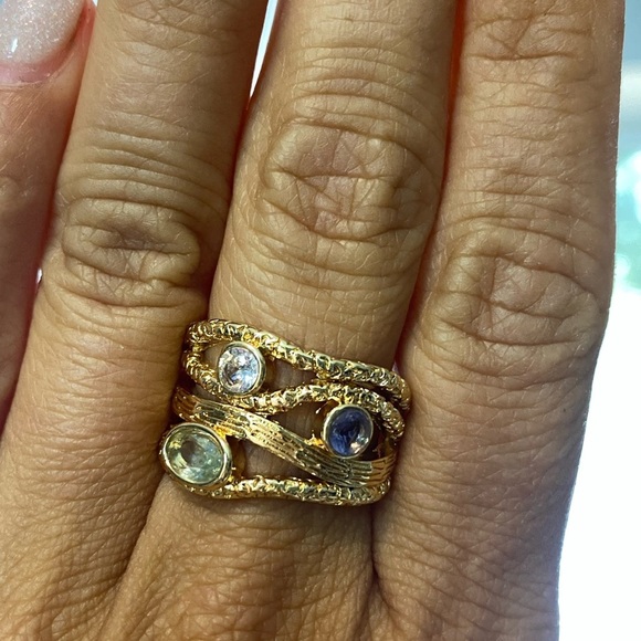 Gold plated Hammered Style three stone ring - artisan looking - boho - NEW - Picture 4 of 7